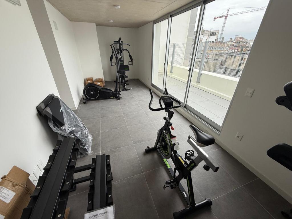 Alquiler de apartamento de 1 dormitorio con patio de 55 m2, a estrenar en Cordón Sur.