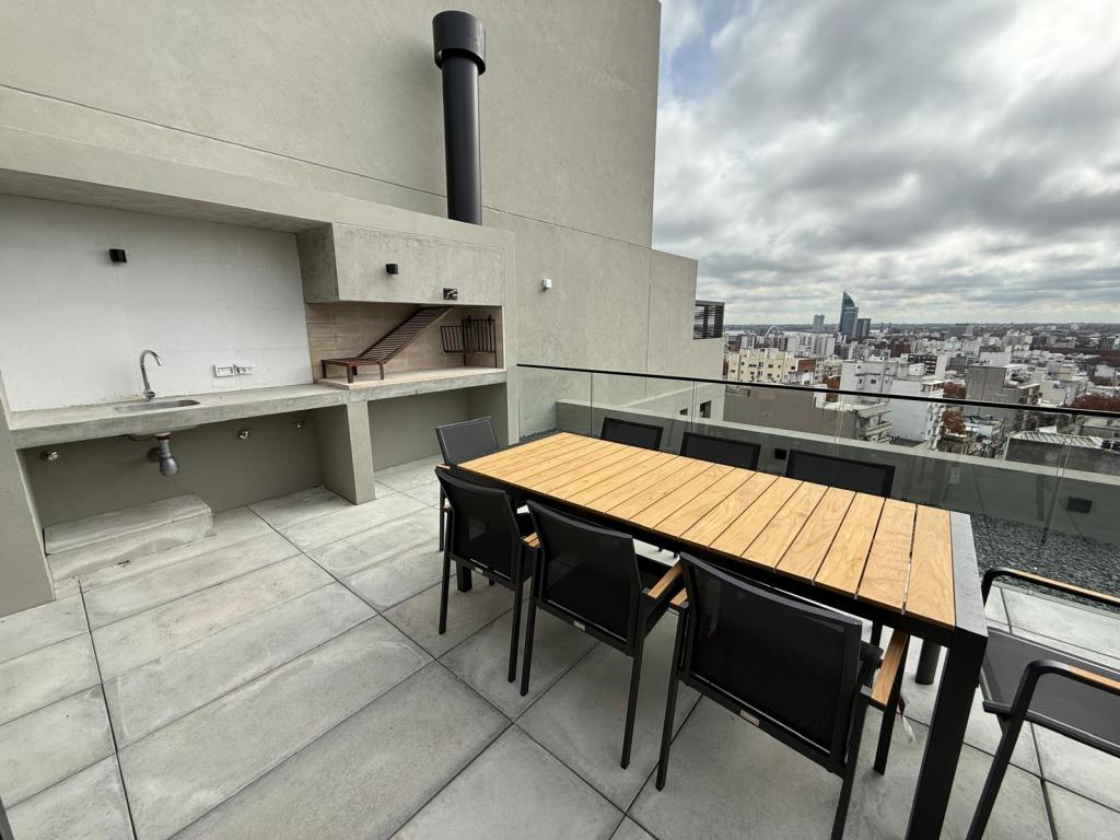 Alquiler apartamento 1 domitorio en centro, piso alto y vista despejada.