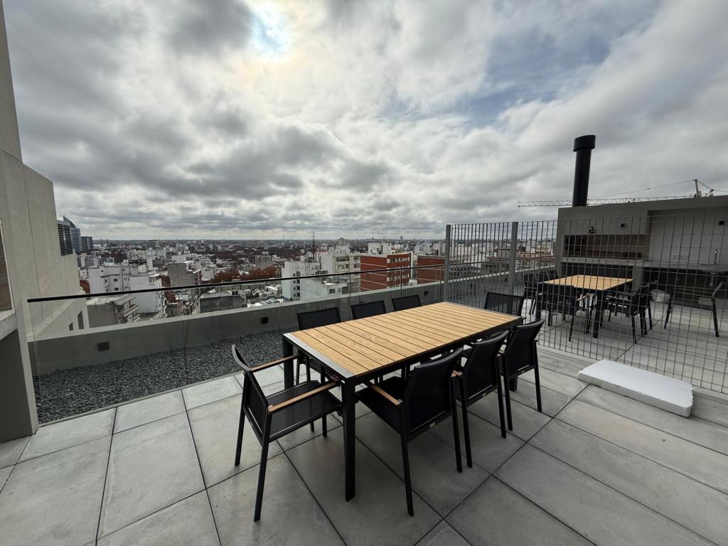 Alquiler apartamento 1 domitorio en centro, piso alto y vista despejada.