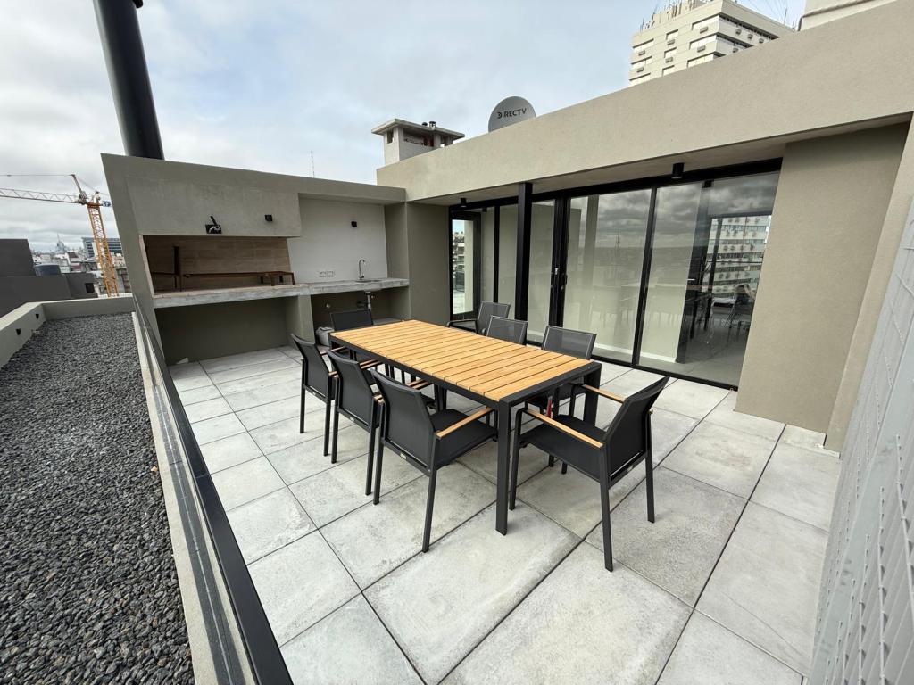 Alquiler apartamento 1 domitorio en centro, piso alto y vista despejada.