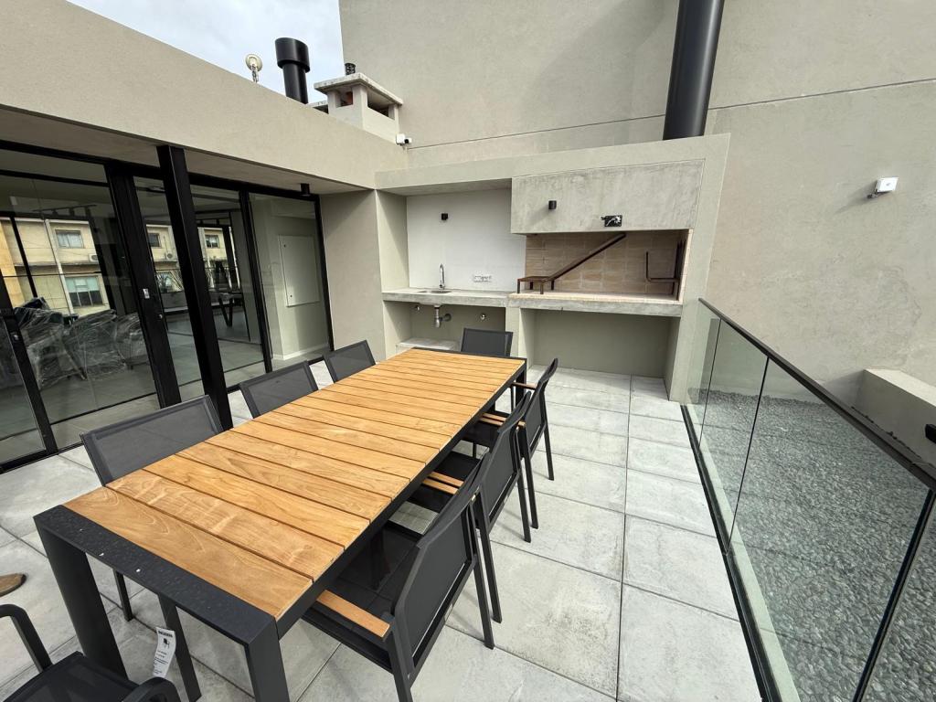 Alquiler apartamento 1 domitorio en centro, piso alto y vista despejada.