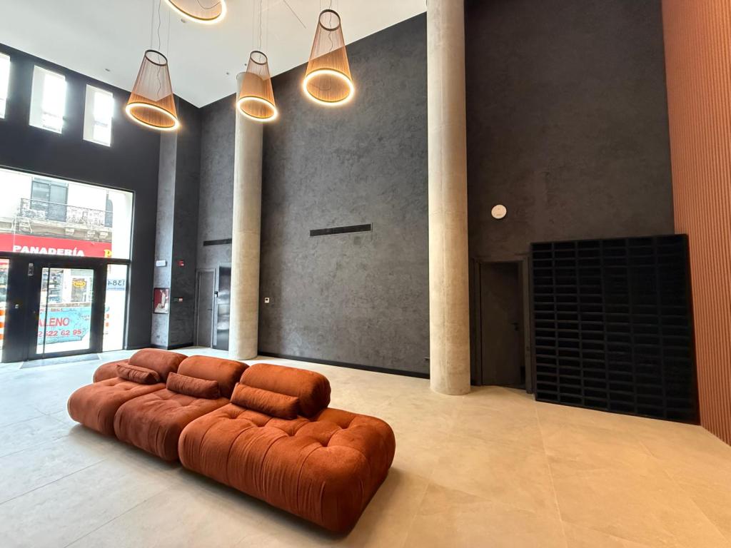 Alquiler apartamento 1 domitorio en centro, piso alto y vista despejada.