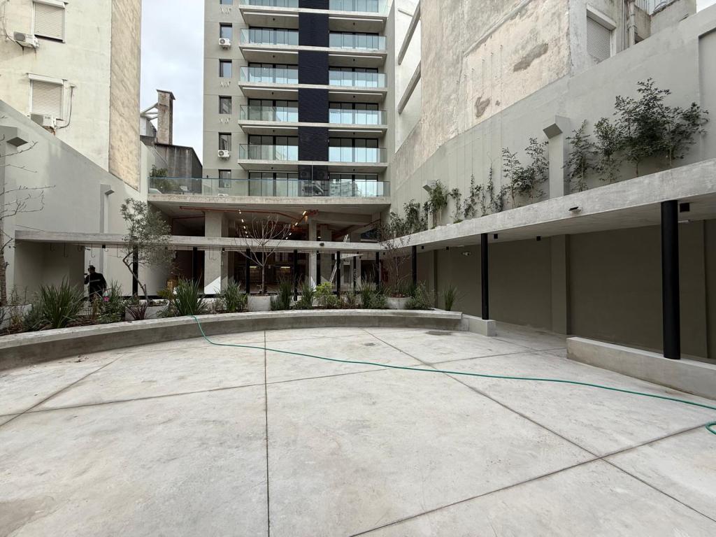 Alquiler apartamento 1 domitorio en centro, piso alto y vista despejada.