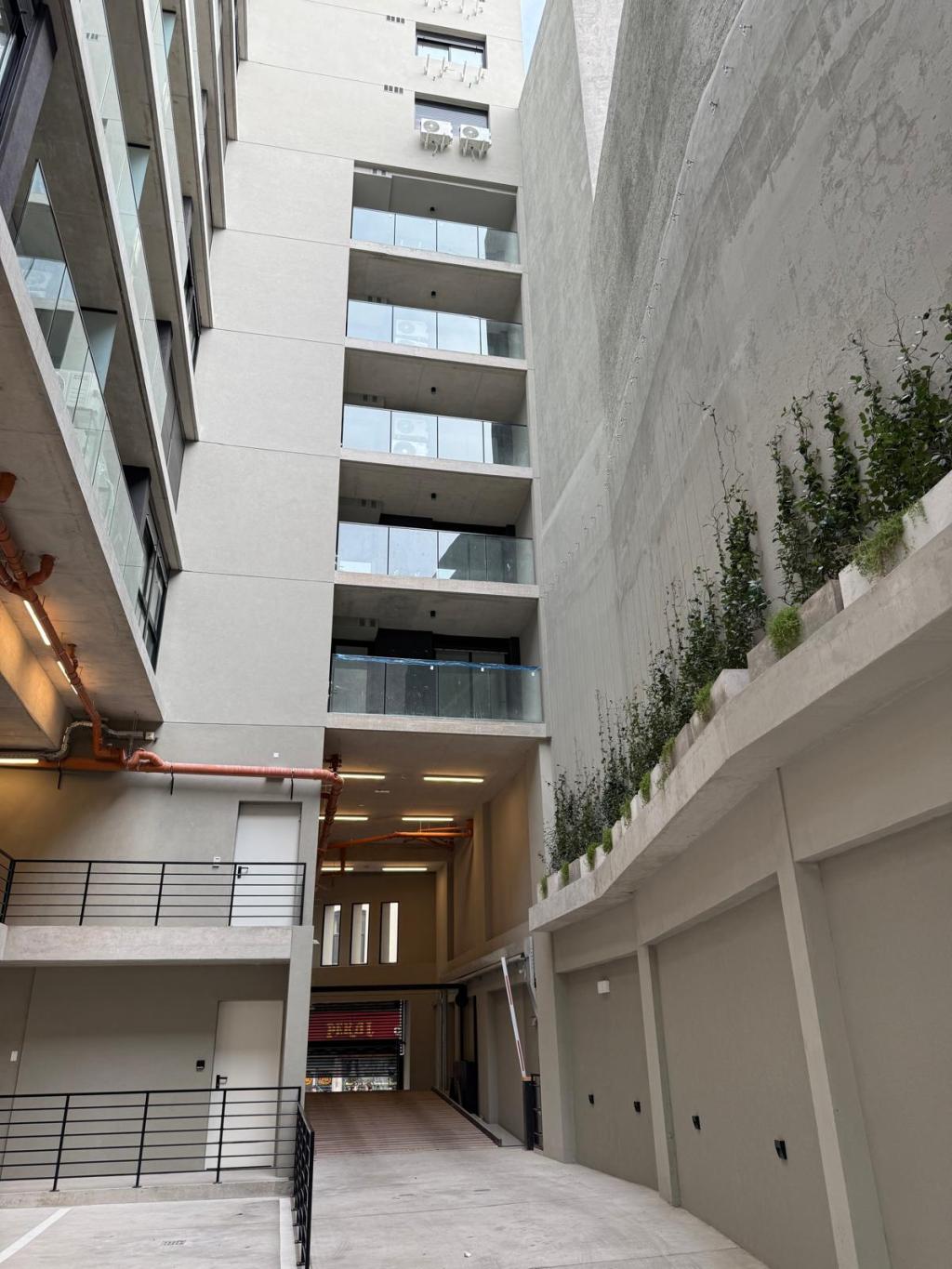 Alquiler apartamento 1 domitorio en centro, piso alto y vista despejada.