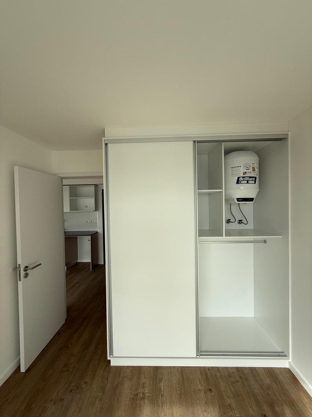 Alquiler apartamento 1 domitorio en centro, piso alto y vista despejada.