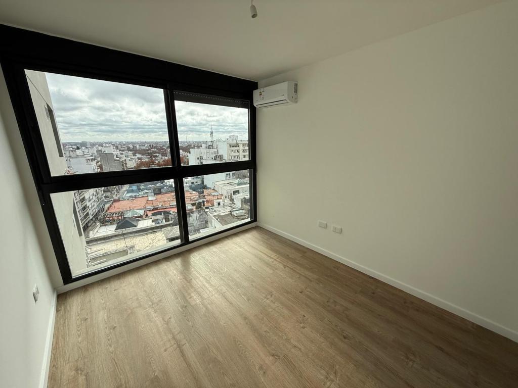 Alquiler apartamento 1 domitorio en centro, piso alto y vista despejada.