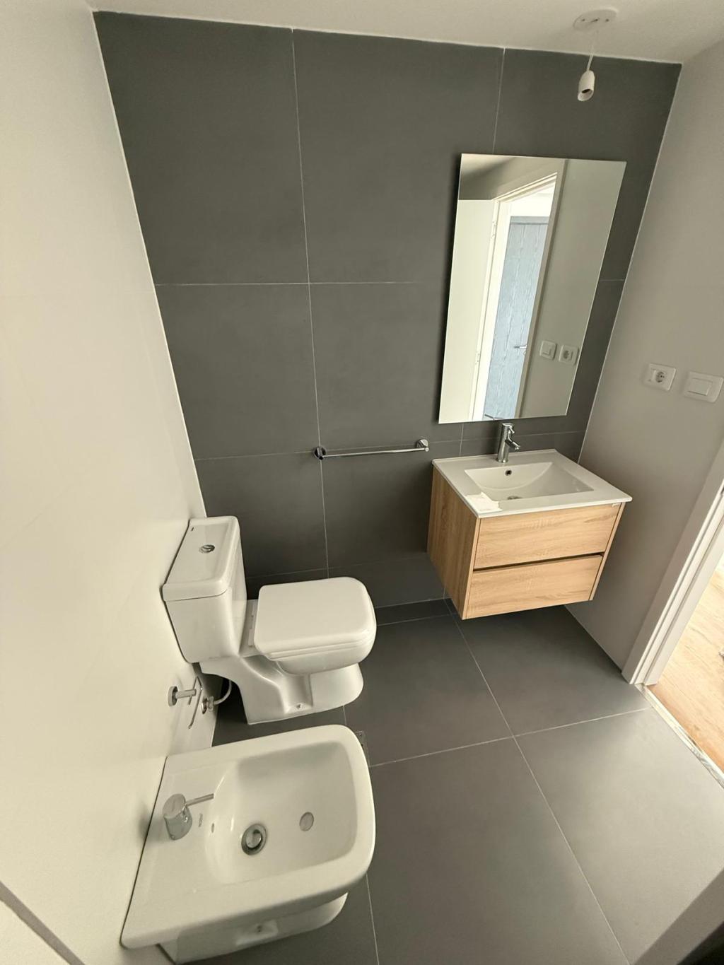 Alquiler apartamento 1 domitorio en centro, piso alto y vista despejada.