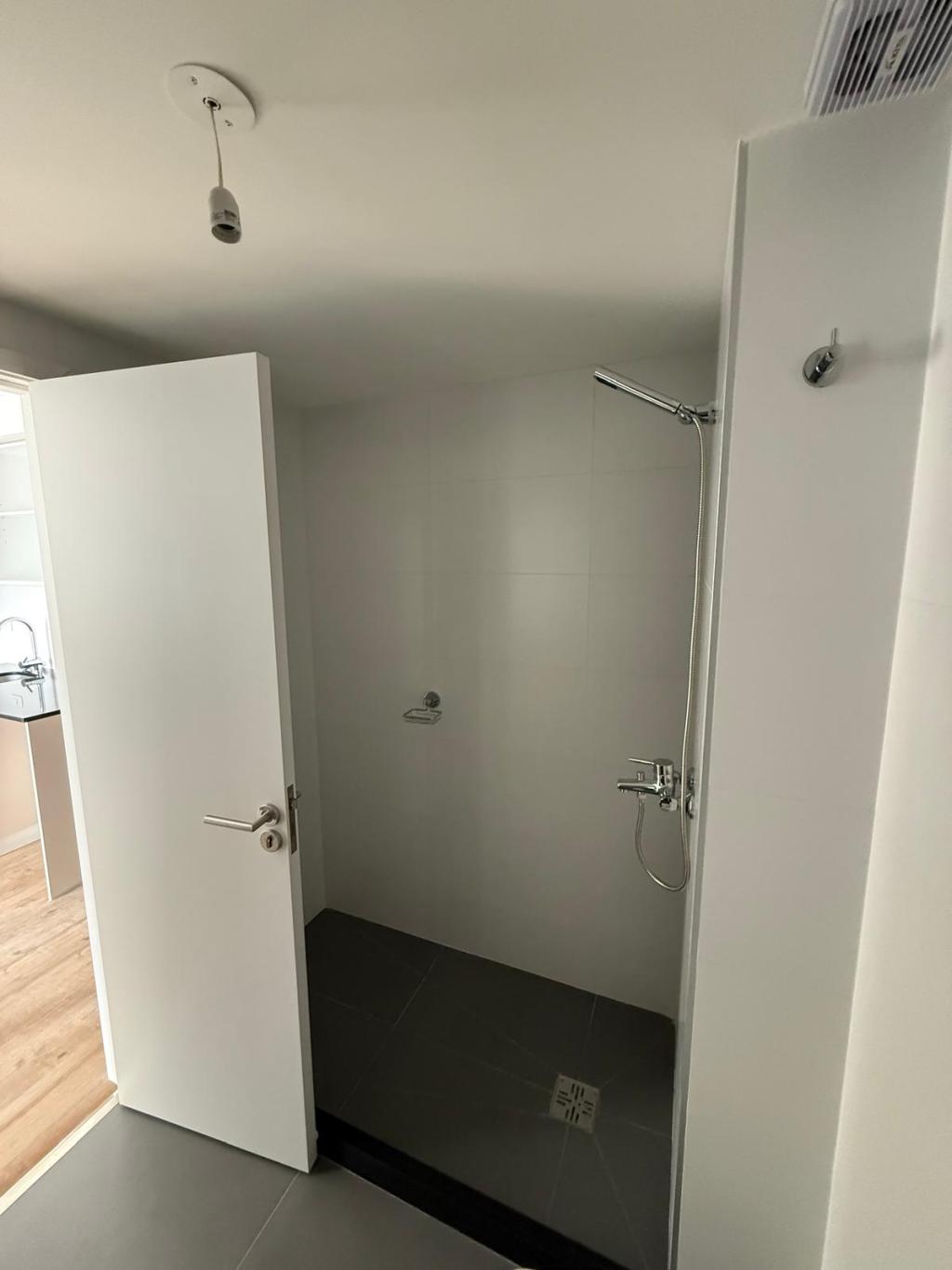 Alquiler apartamento 1 domitorio en centro, piso alto y vista despejada.