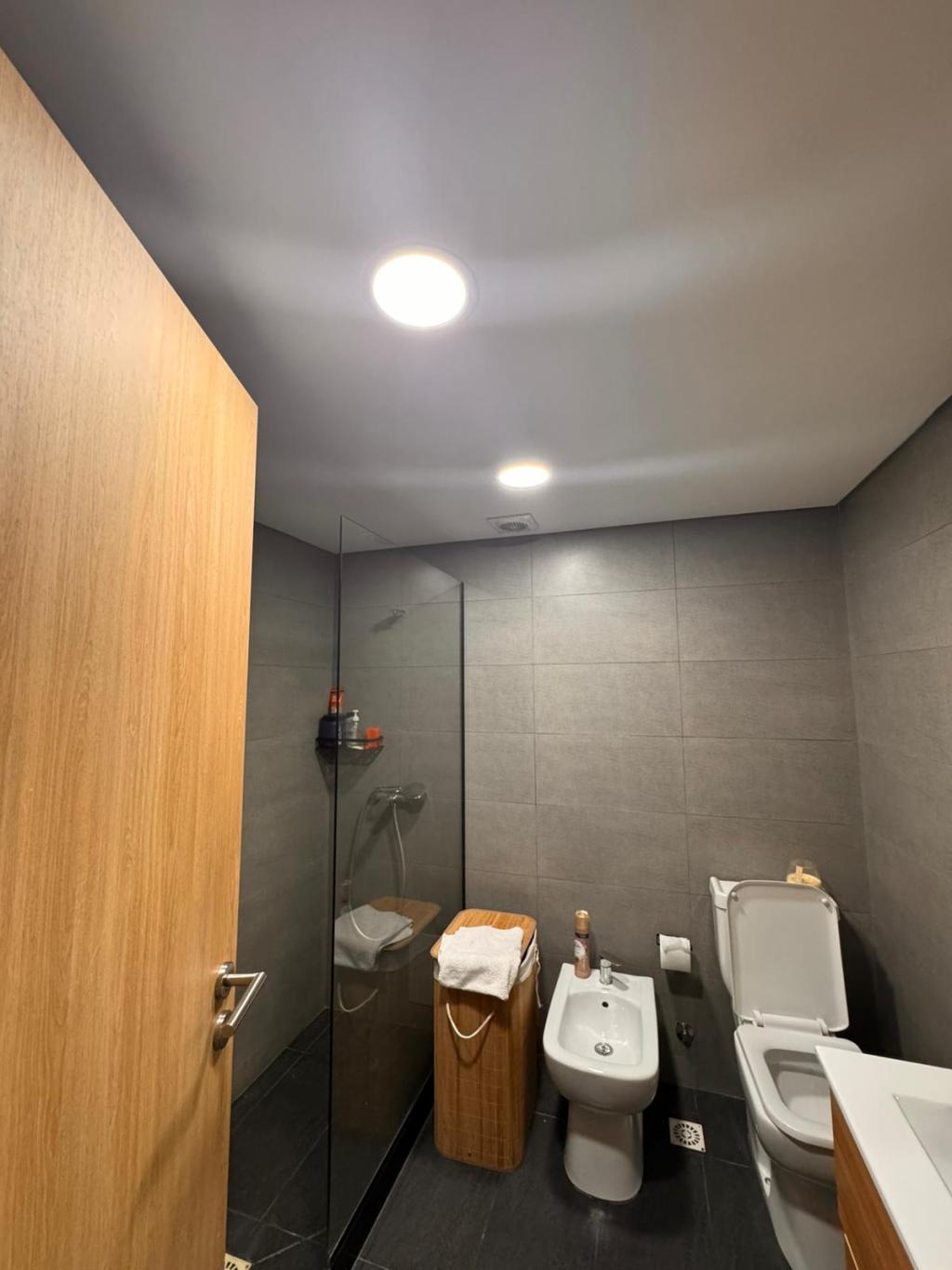 Alquiler apartamento 1 dormitorio en piso alto al frente, Cordón Sur.