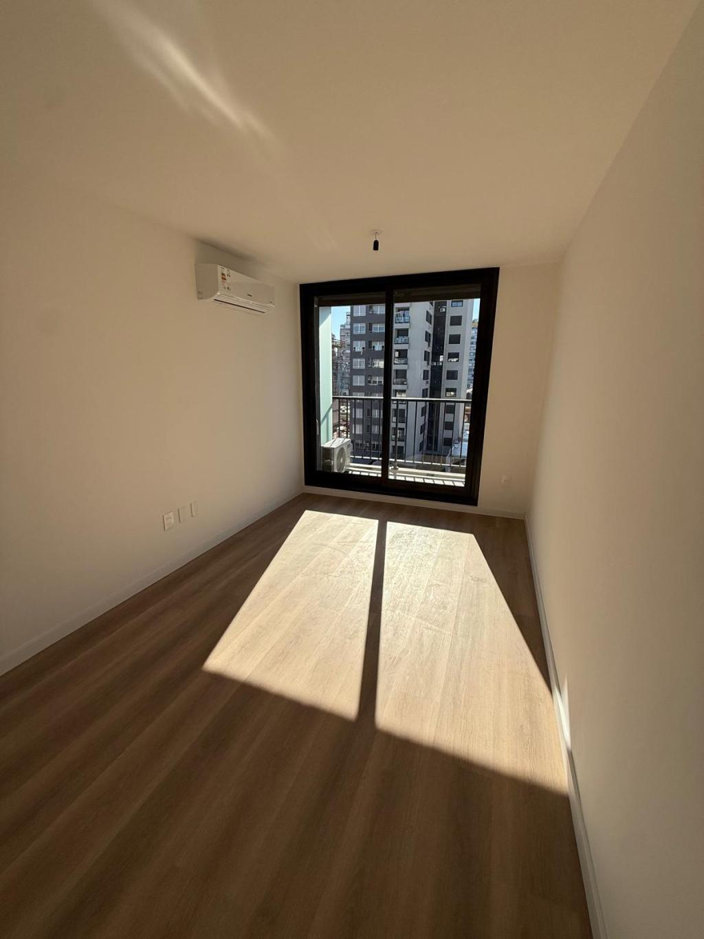 Alquiler apartamento de 1 domitorio a estrenar en cordón sur, piso alto. Mucho sol y ventilación natural.