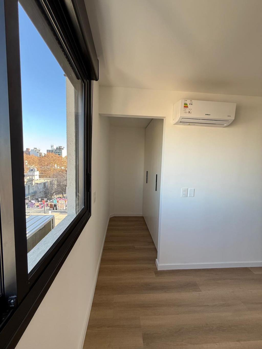 Alquiler apartamento de 1 domitorio a estrenar en cordón sur, piso alto. Mucho sol y ventilación natural.
