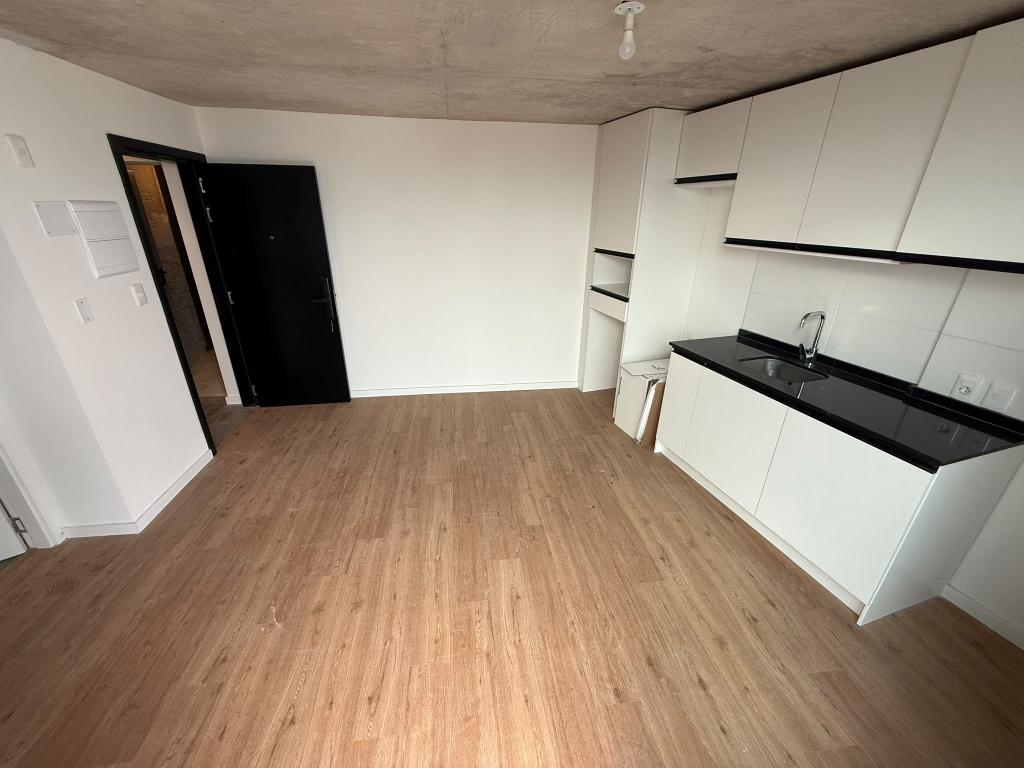 Alquiler apartamento monoambiente con terraza y parrillero porpio. Estrená en Cordón Sur.