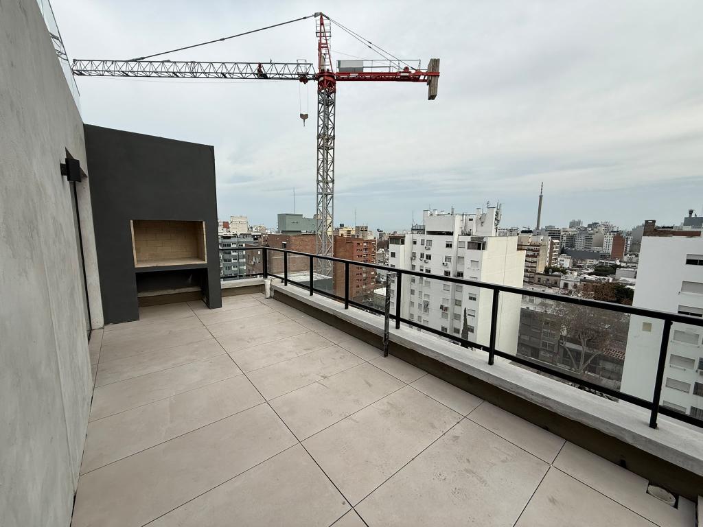 Alquiler apartamento monoambiente con terraza y parrillero porpio. Estrená en Cordón Sur.