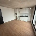 Alquiler apartamento monoambiente con terraza y parrillero porpio. Estrená en Cordón Sur.