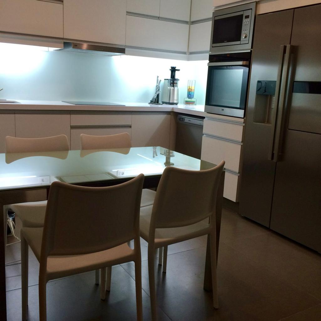 Venta de casa de 3 dormitorios, 3 baños, parrillero y garage en Pocitos.