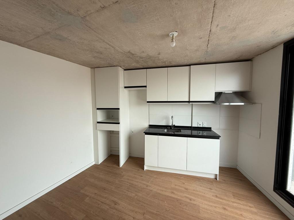 Alquiler apartamento monoambiente con terraza y parrillero porpio. Estrená en Cordón Sur.