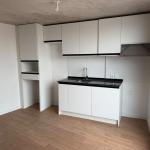 Alquiler apartamento monoambiente con terraza y parrillero porpio. Estrená en Cordón Sur.
