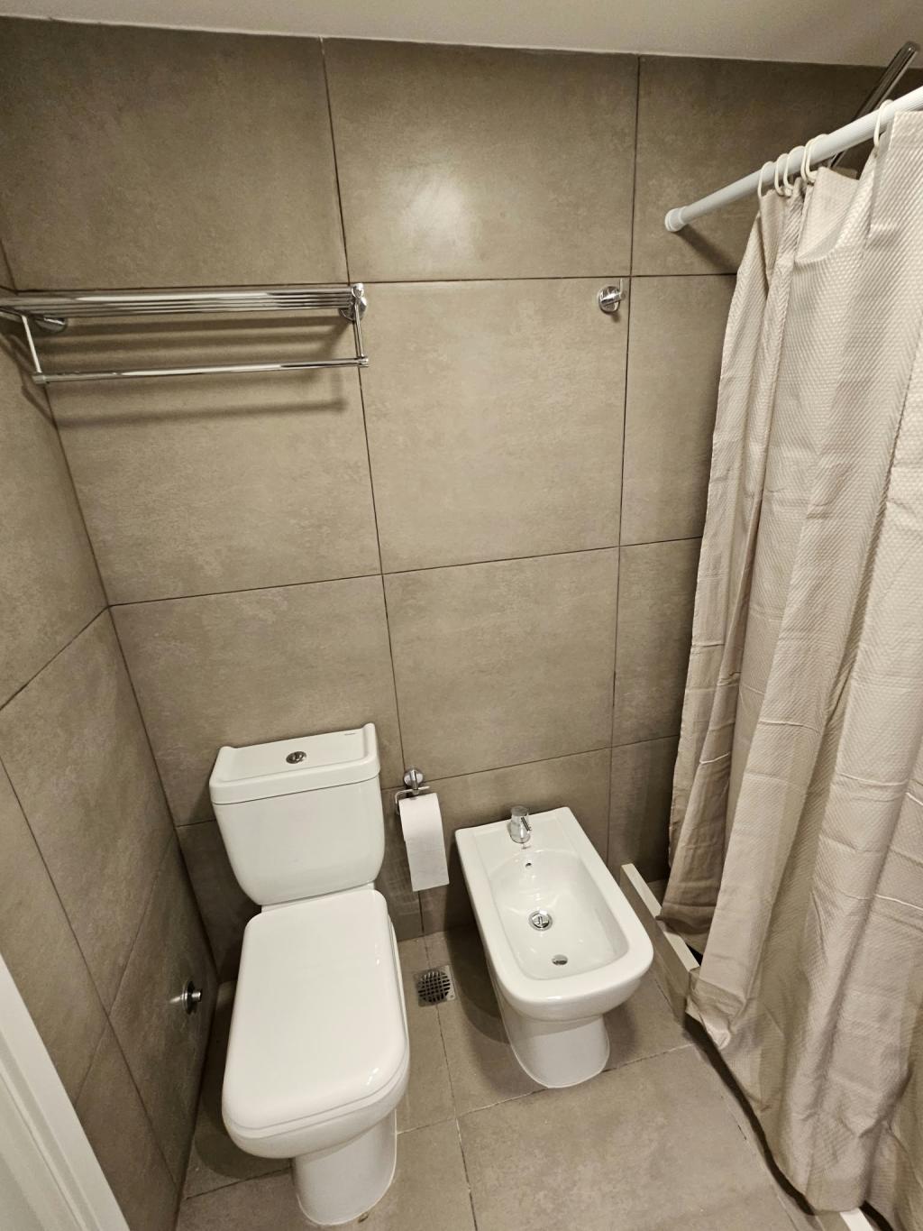 Venta monoambiente con renta. Totalmente equipado en Cordón Design.
