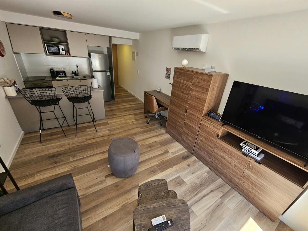 Venta monoambiente con renta. Totalmente equipado en Cordón Design.