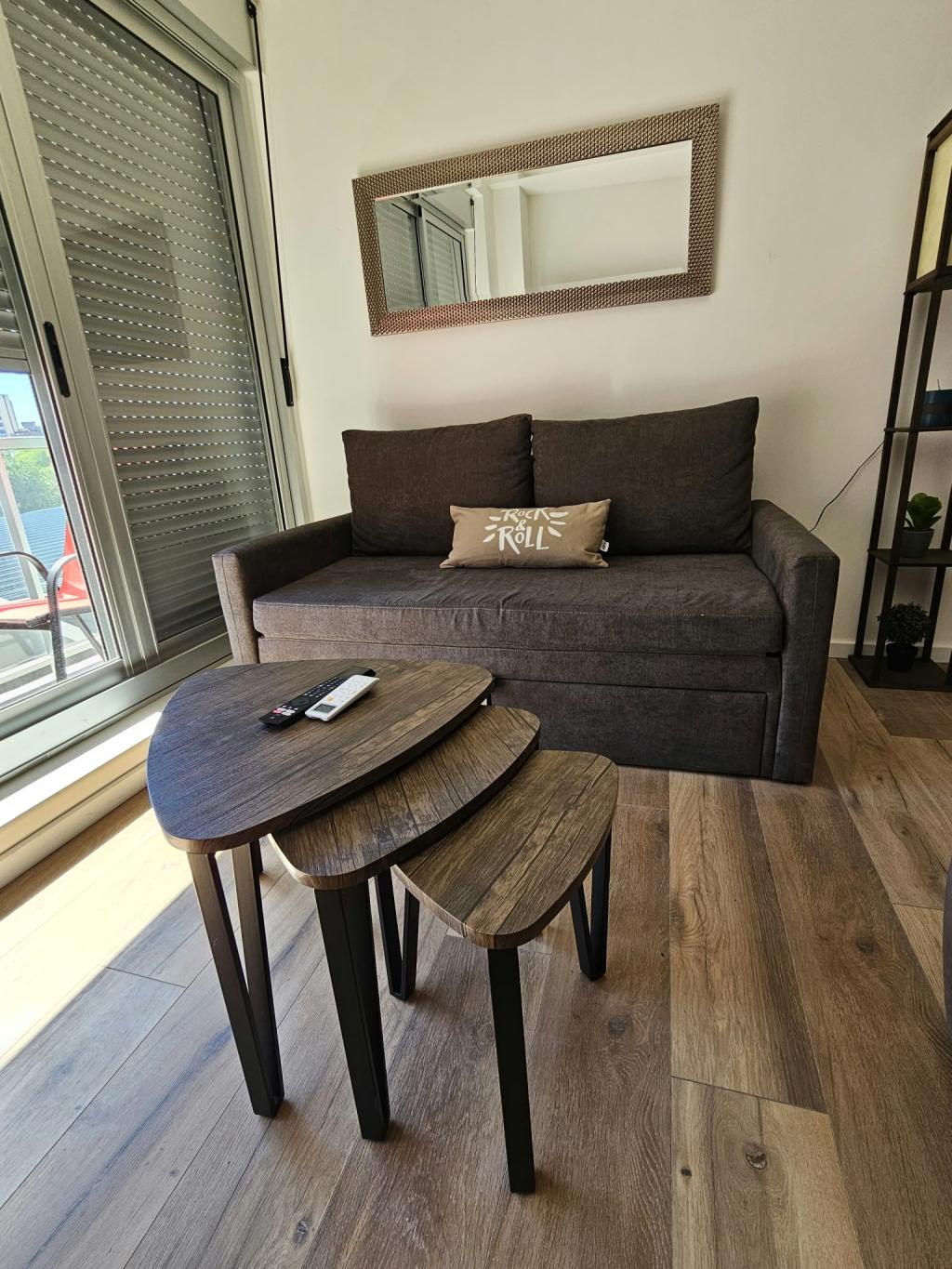 Venta monoambiente con renta. Totalmente equipado en Cordón Design.