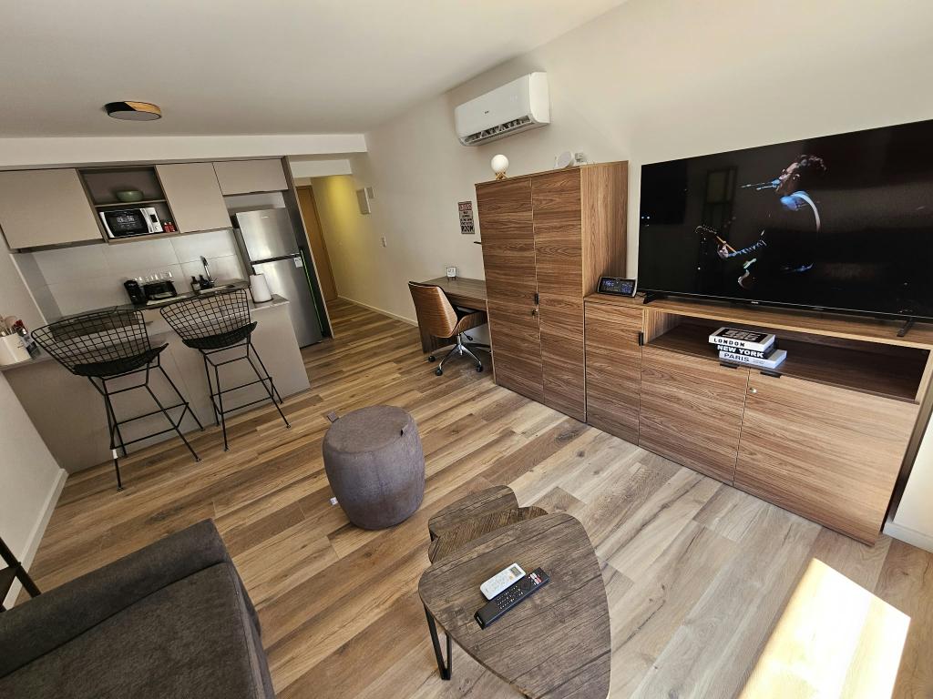 Venta monoambiente con renta. Totalmente equipado en Cordón Design.