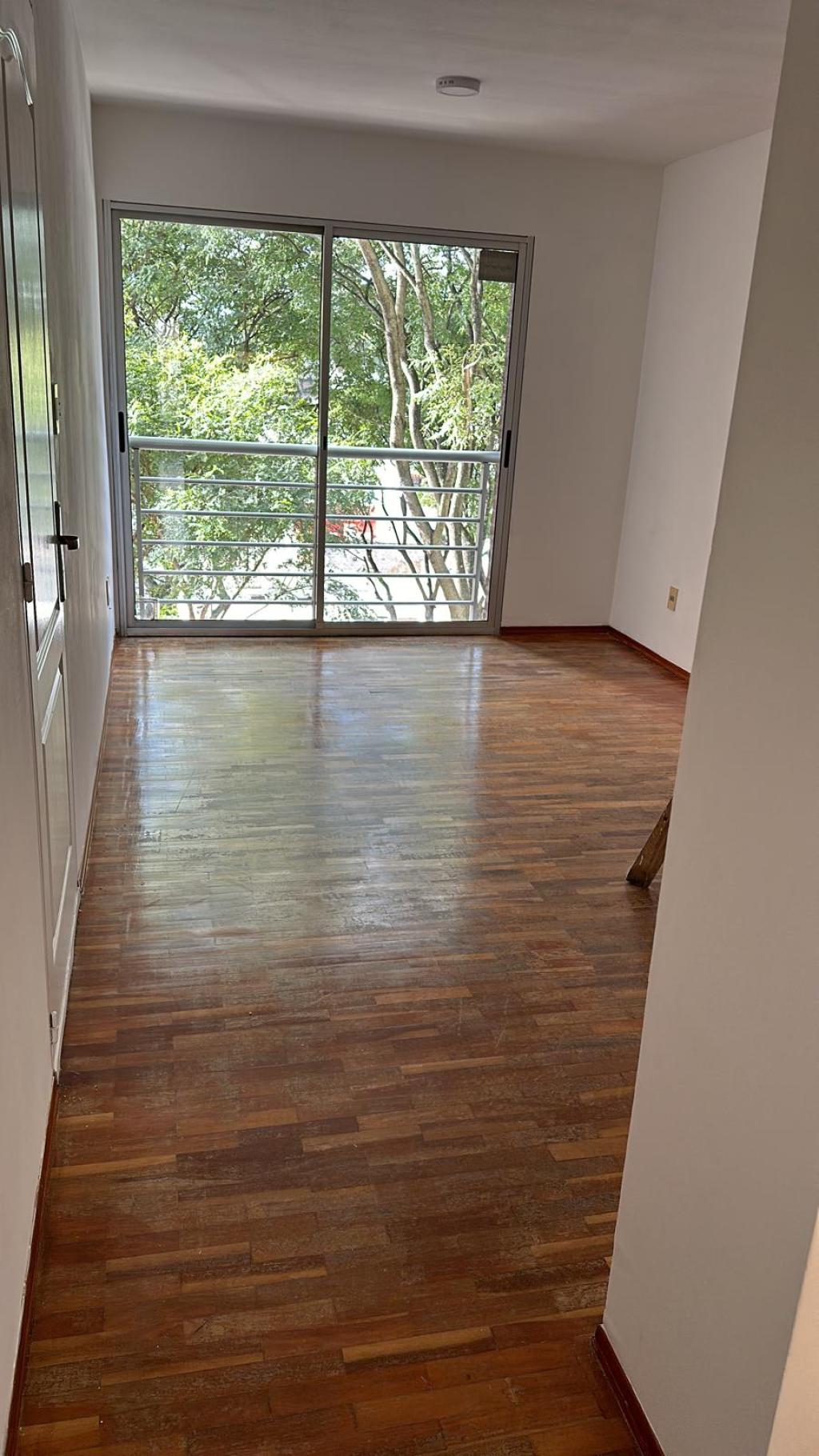 Alquiler apartamento 1 dormitorio en Punta Carretas. Piso 5 al frente.