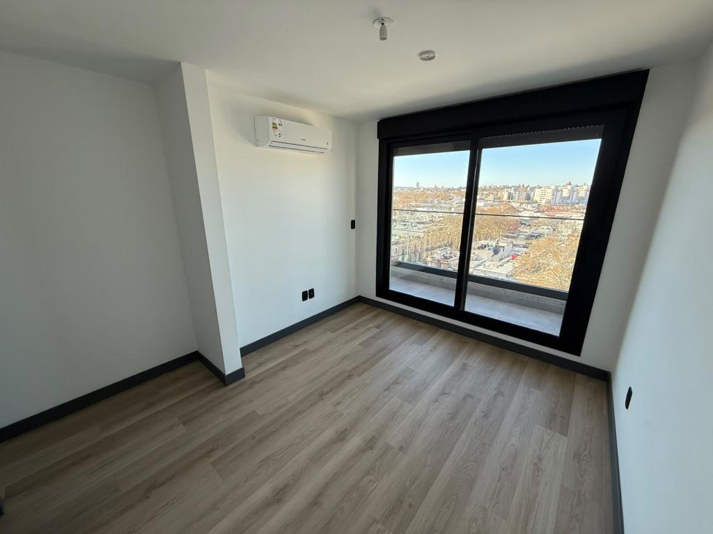Alquiler apartamento 1 dormitorio en piso alto. Cordón.