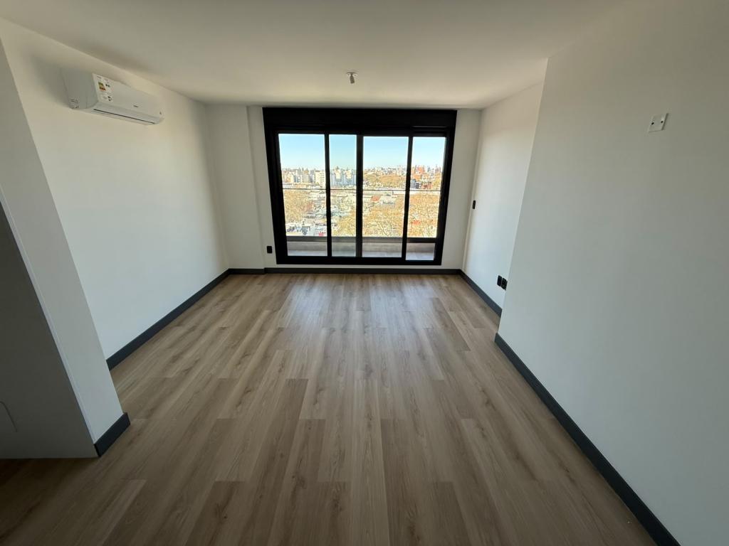 Alquiler apartamento 1 dormitorio en piso alto. Cordón.