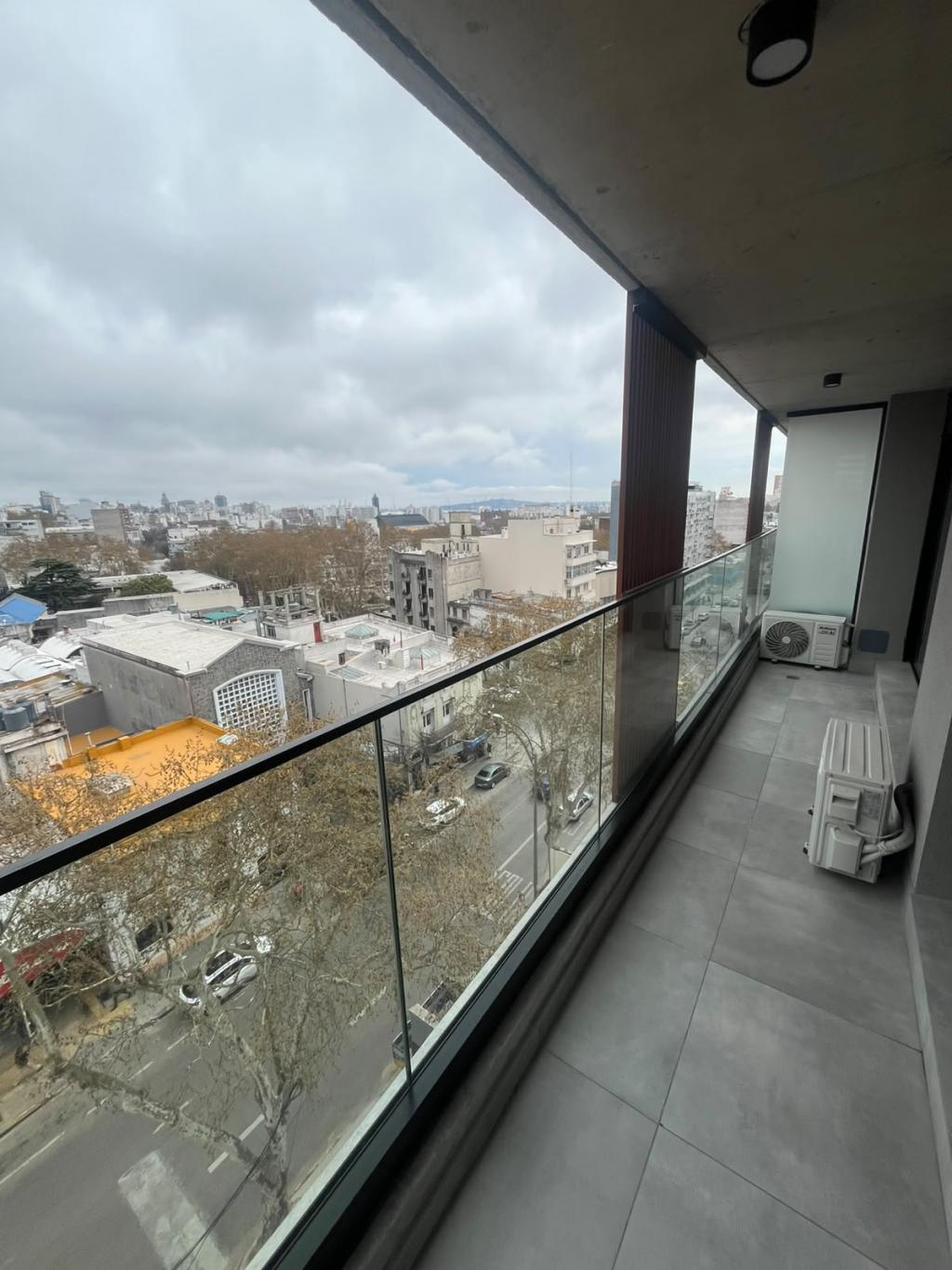 Alquiler apartamento 1 dormitorio en piso alto y garage. Cordón.