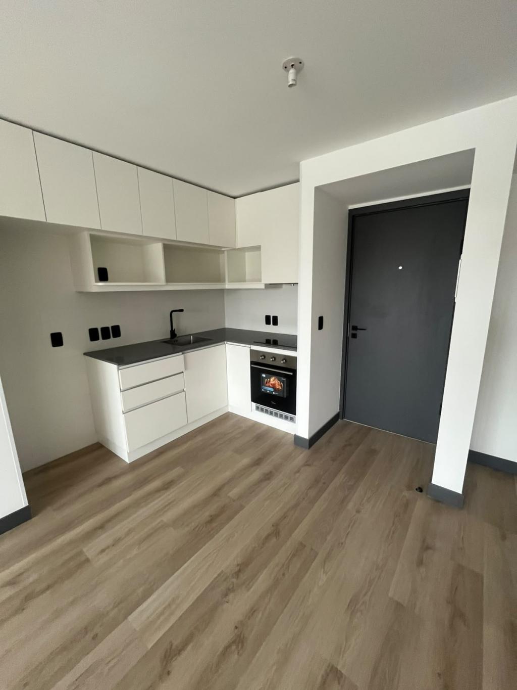 Alquiler apartamento 1 dormitorio en piso alto y garage. Cordón.