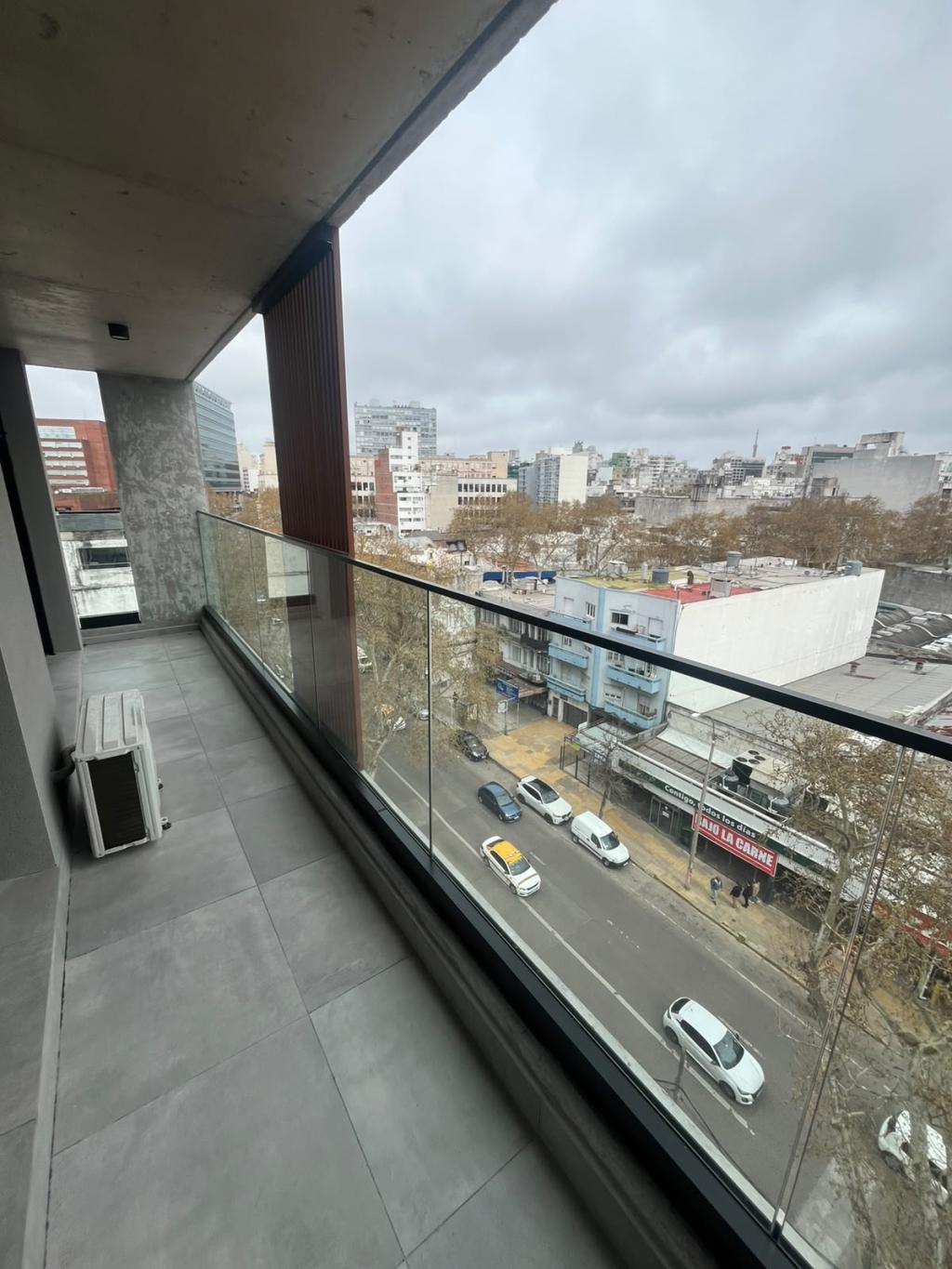 Alquiler apartamento 1 dormitorio en piso alto y garage. Cordón.