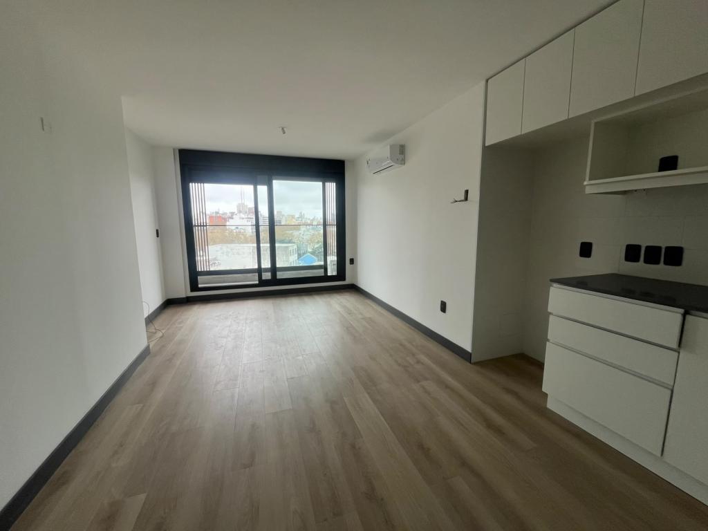 Alquiler apartamento 1 dormitorio en piso alto y garage. Cordón.