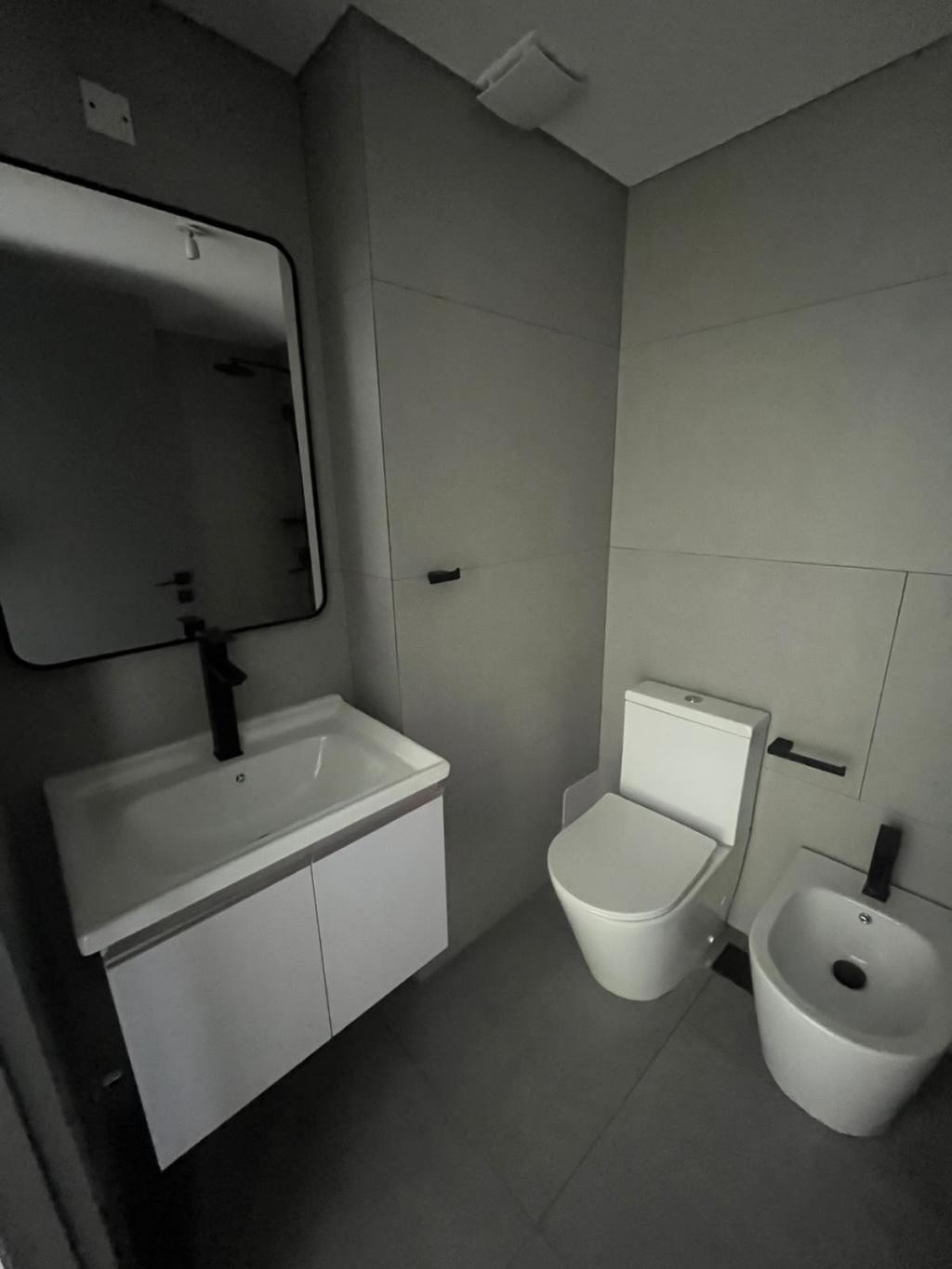 Alquiler apartamento 1 dormitorio en piso alto y garage. Cordón.