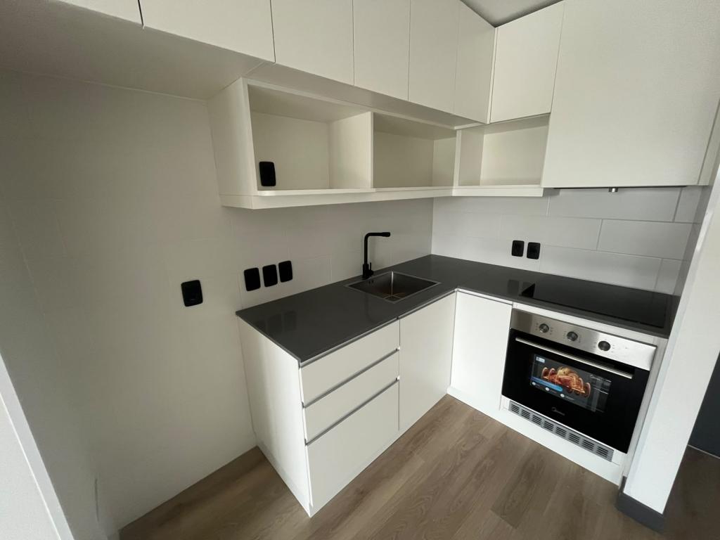 Alquiler apartamento 1 dormitorio en piso alto y garage. Cordón.