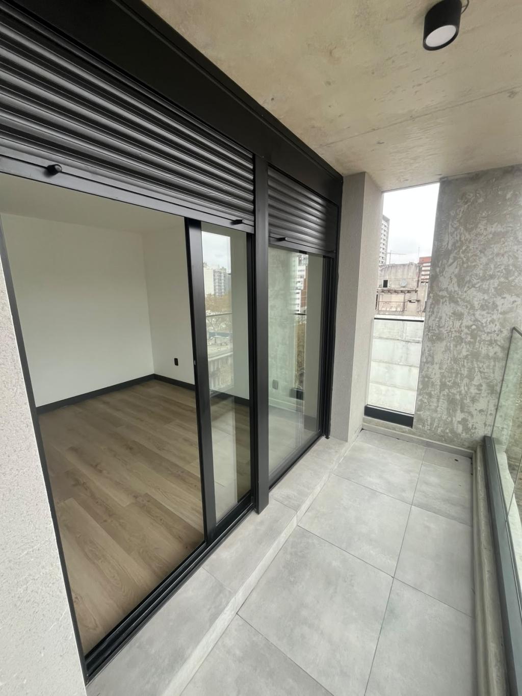 Alquiler apartamento 1 dormitorio en piso alto y garage. Cordón.