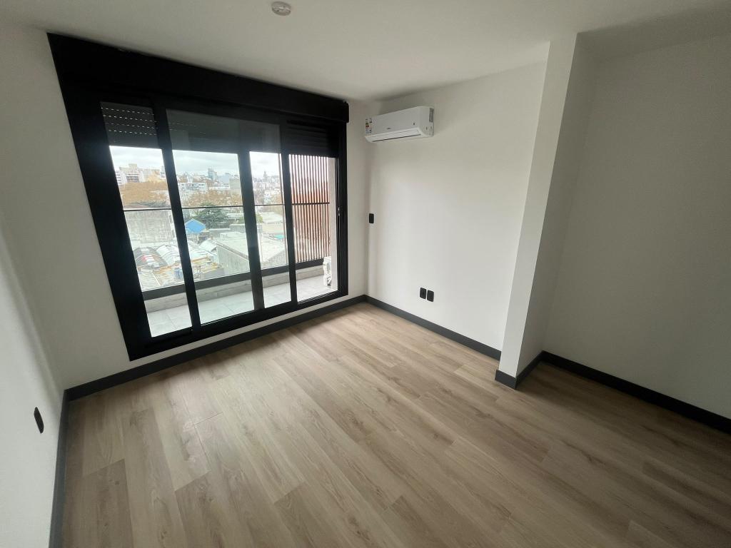 Alquiler apartamento 1 dormitorio en piso alto y garage. Cordón.