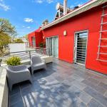 Venta de apartamento tipo casa de 3 dormitorios, 3 baños, parrillero y garage en Parque Batlle.