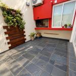 Venta de apartamento tipo casa de 3 dormitorios, 3 baños, parrillero y garage en Parque Batlle.