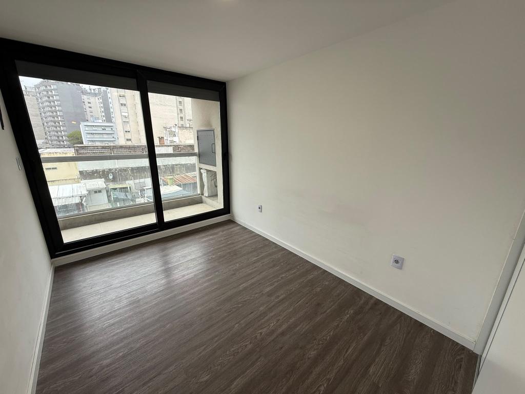 Alquiler apartamento 1 domitorio con parrillero propio.