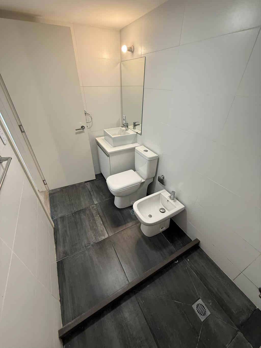 Alquiler apartamento 1 domitorio con parrillero propio.