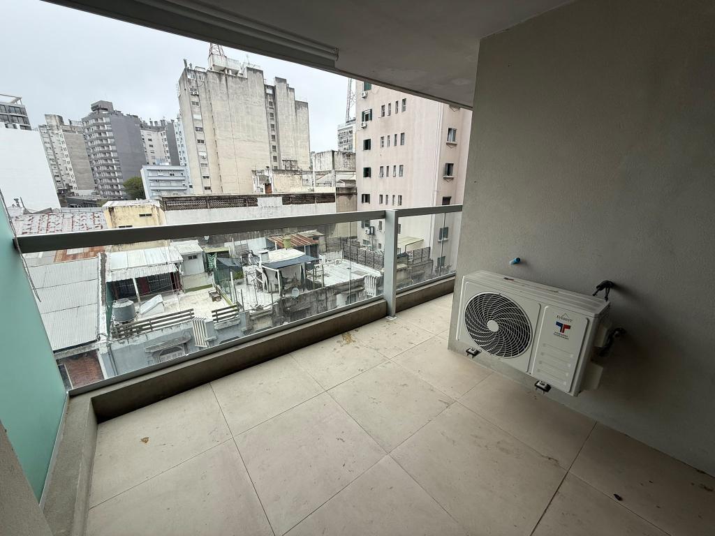 Alquiler apartamento 1 domitorio con parrillero propio.