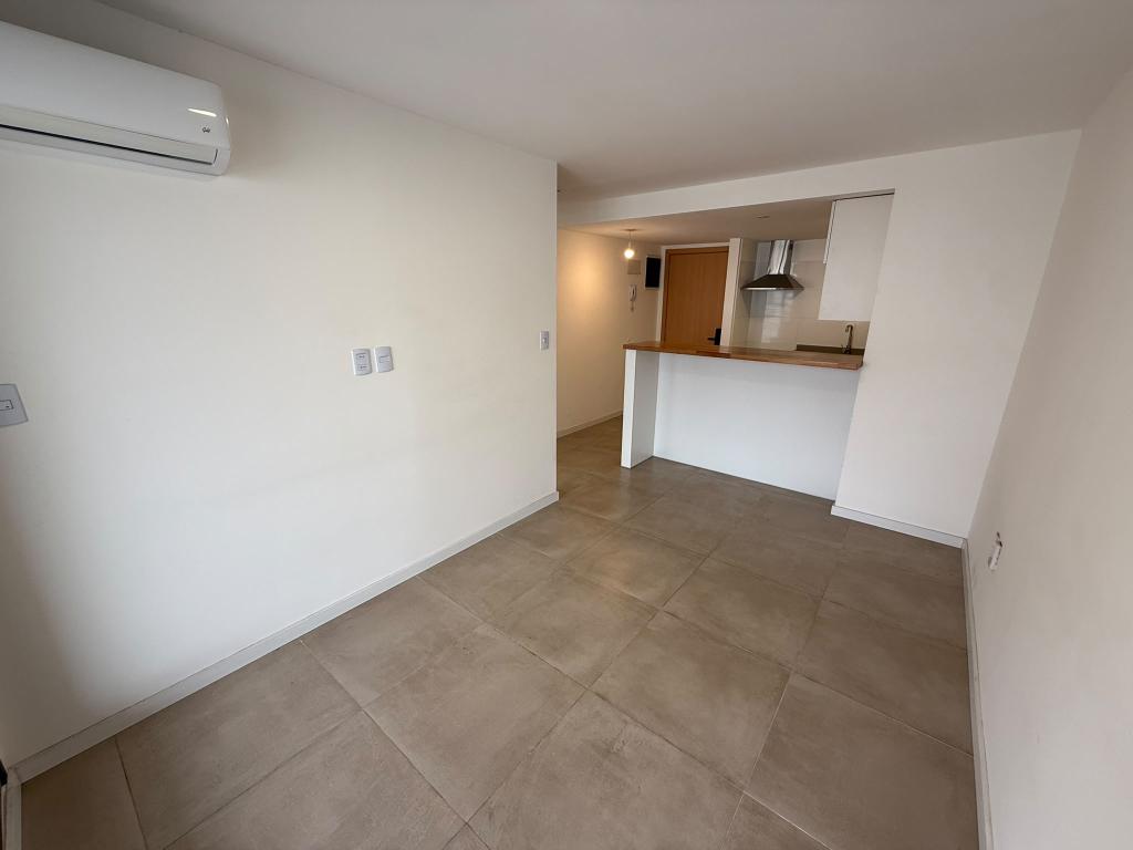 Alquiler apartamento 1 domitorio con parrillero propio.