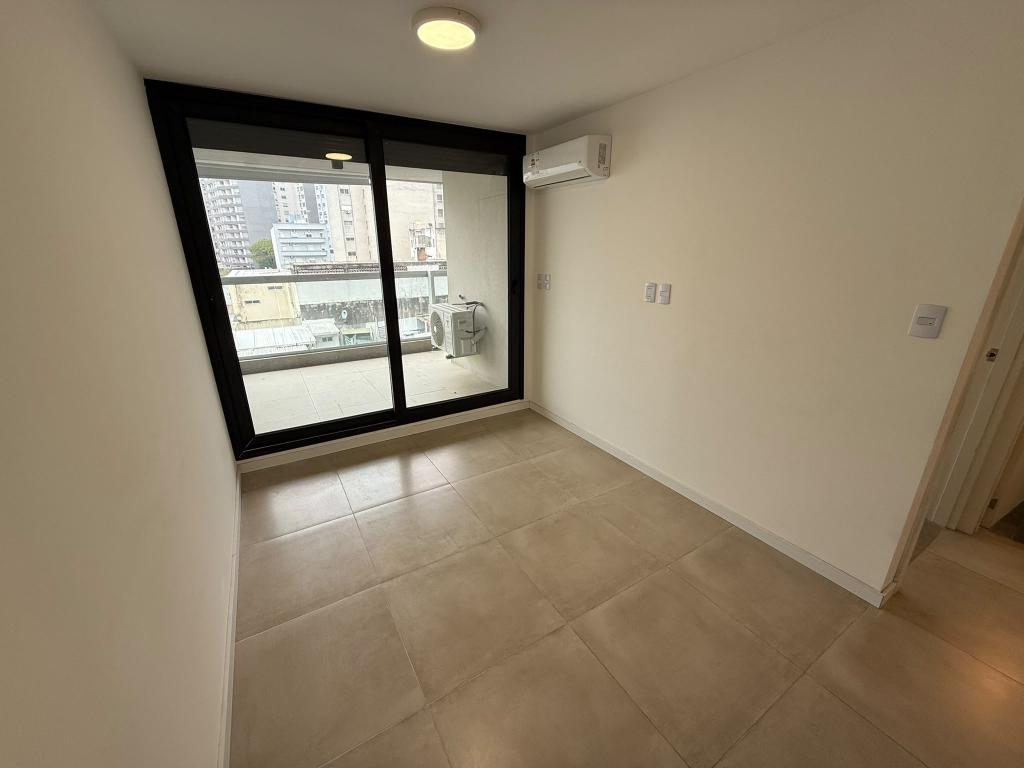Alquiler apartamento 1 domitorio con parrillero propio.