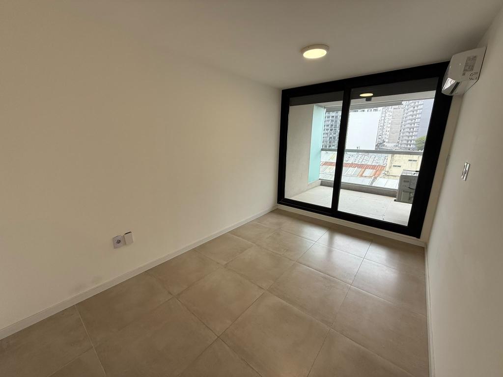 Alquiler apartamento 1 domitorio con parrillero propio.
