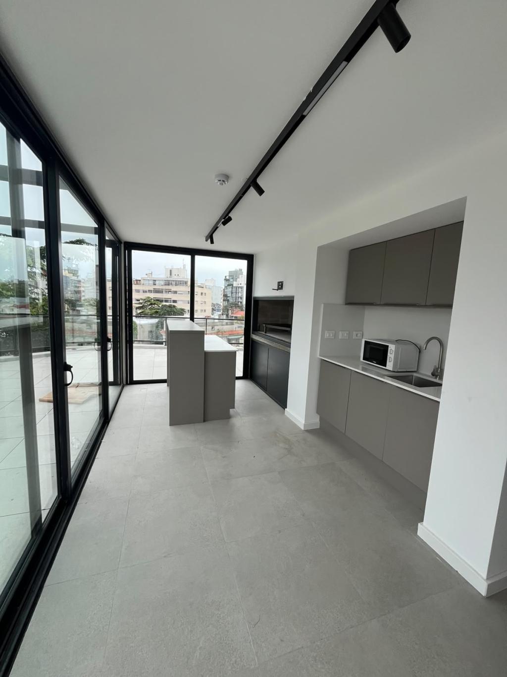 Venta apartamento 1 dormitorio con parrillero en Parque Rodó.