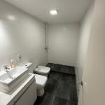 ALQUILER APARTAMENTO CON PARRILLERO PROPIO EN TRES CRUCES - piso 6 al frente.