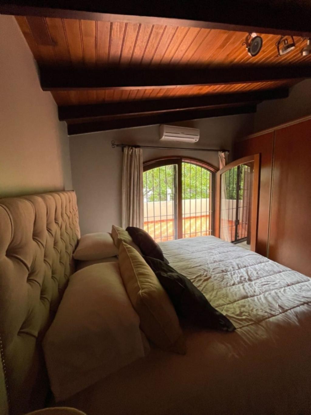 Casa en venta de 4 dormitorios 3 baños en Punta Carretas cochera para 3 autos