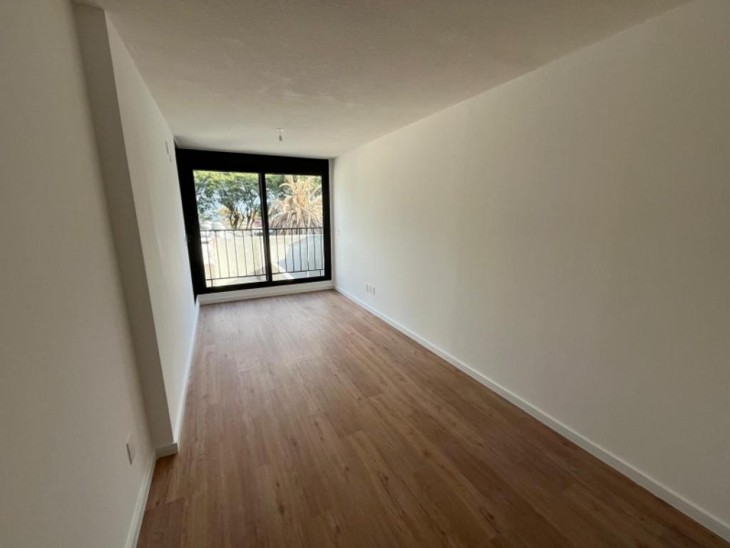 Venta apartamento de 2 dormitorios con patio en Bella Vista 