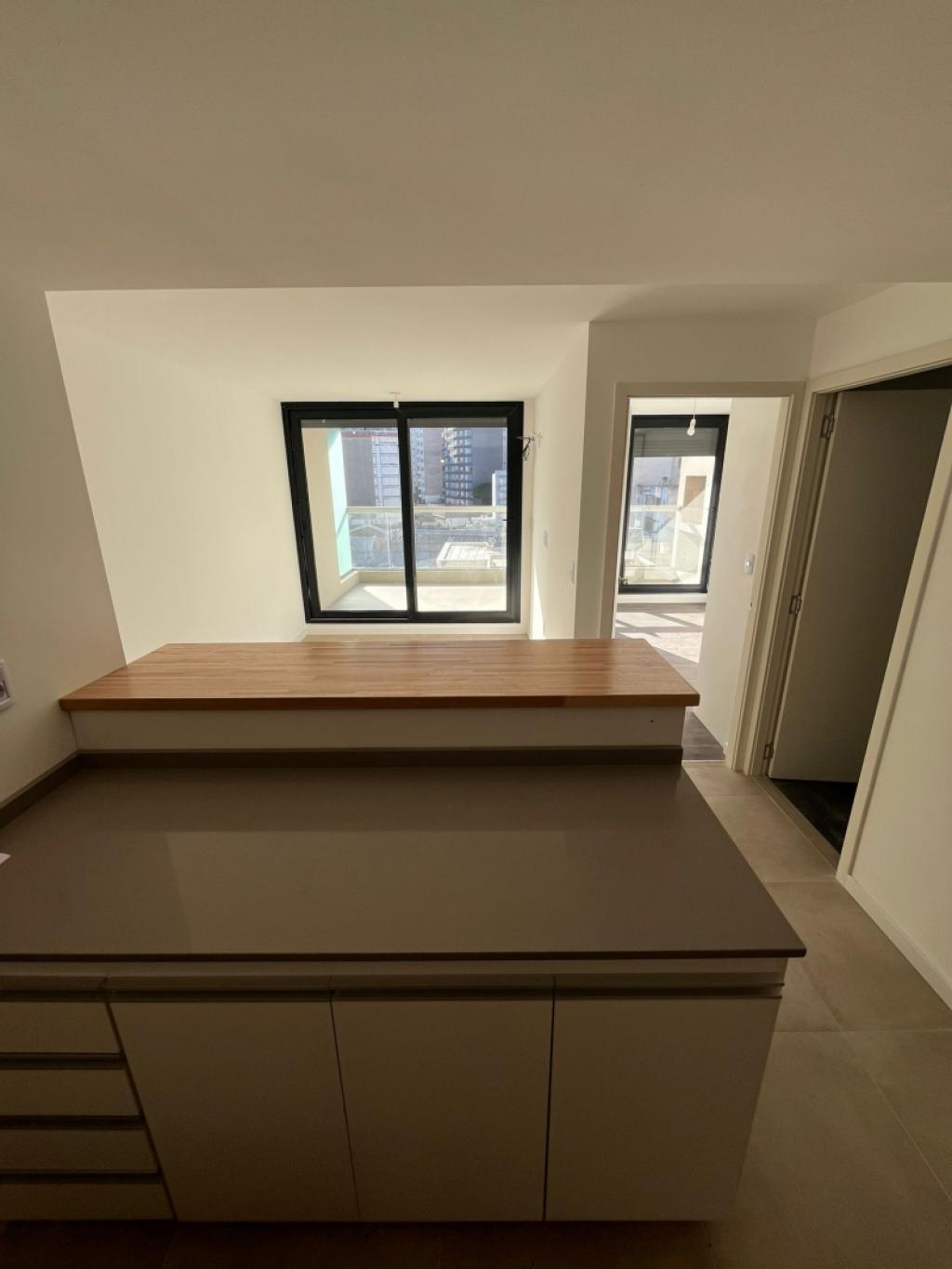 Alquiler apartamento 1 domitorio con parrillero propio.