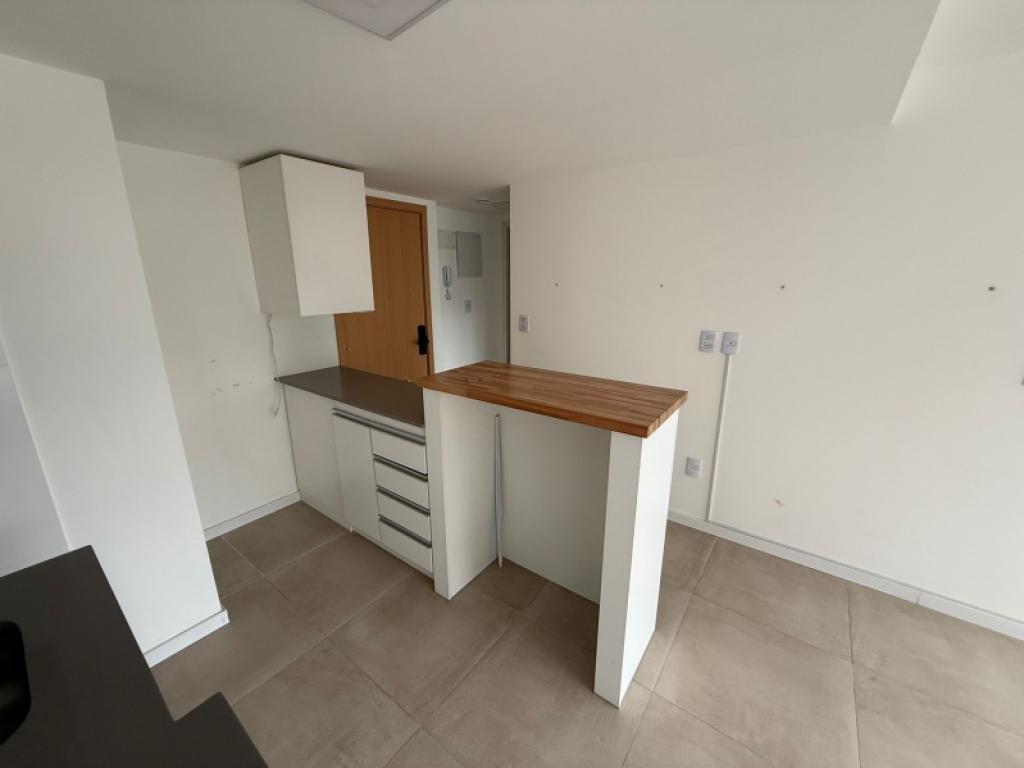 VENTA APARTAMENTO 1 DORMITORIO EN TRES CRUCES - CON PARRILLERO PROPIO Y GARAGE EN PISO 6